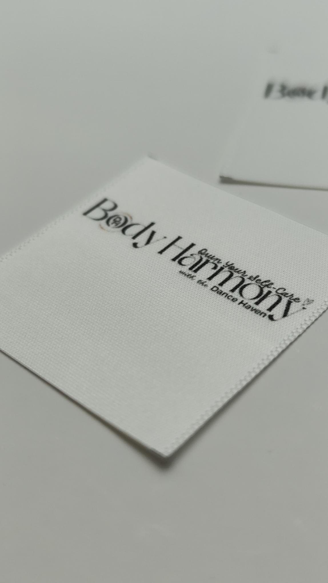 CUSTOM LABELS / Helena Morgan